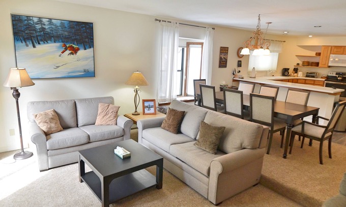 Four O'Clock Condo | Spacious and Updated Condo on 4 O'Clock Road