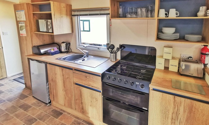 Ludchurch House | Spacious and well-presented 12ft-wide caravan with one double and one twin.