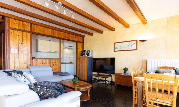 Pla d'Adet Apartment | Spacious apartment for 7, near slopes, fireplace, pets allowed