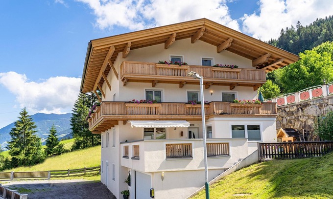 Gerlosbergeben Apartment | Spacious apartment with 2 balconies and views