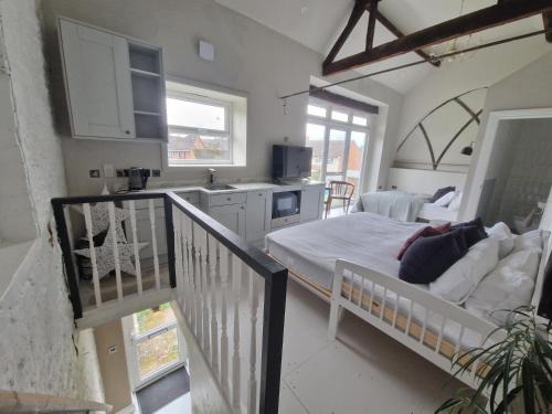 Heath and Reach Apartment | Spacious apartments, sleeps 6, 15min to Milton Keynes