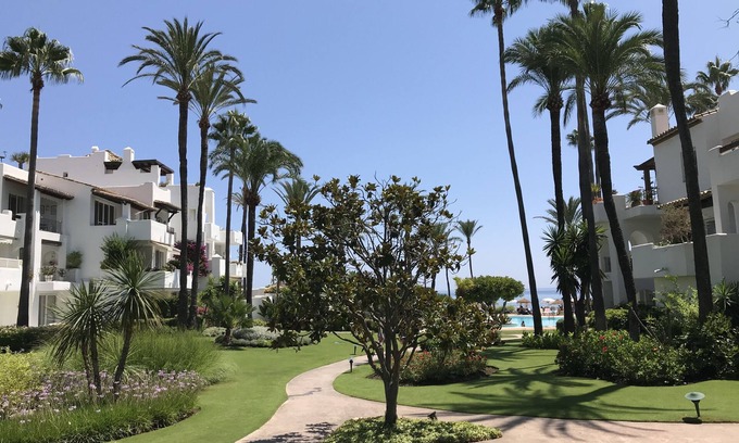 Urbanization Alcazaba Beach Apartment | Spacious Apartment by the beach in the most exclusive complex in Costa del Sol