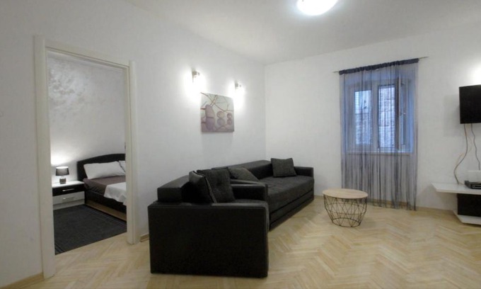 Old Town Apartment | Spacious Apartment Erol