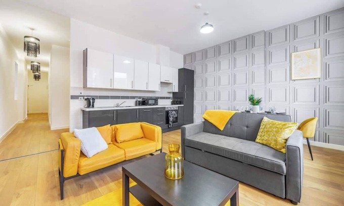 Chinatown Apartment | Spacious apartment for groups in City Centre