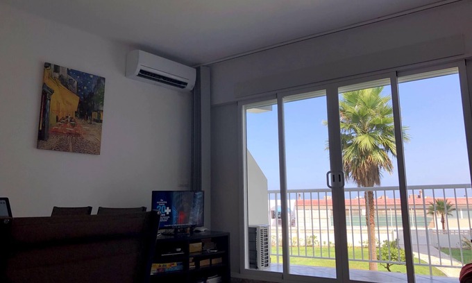 Daimuz Apartment | Spacious apartment facing the sea and a few meters from the beach
