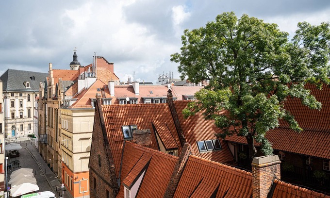 Stare Miasto Apartment | Spacious apartment for 8 pers. in the heart of the old town, underground garage.