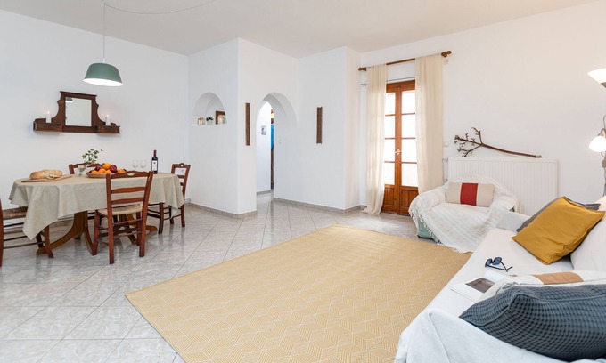 Aperathos Apartment | Spacious apartment at traditional village of Apeiranthos Naxos