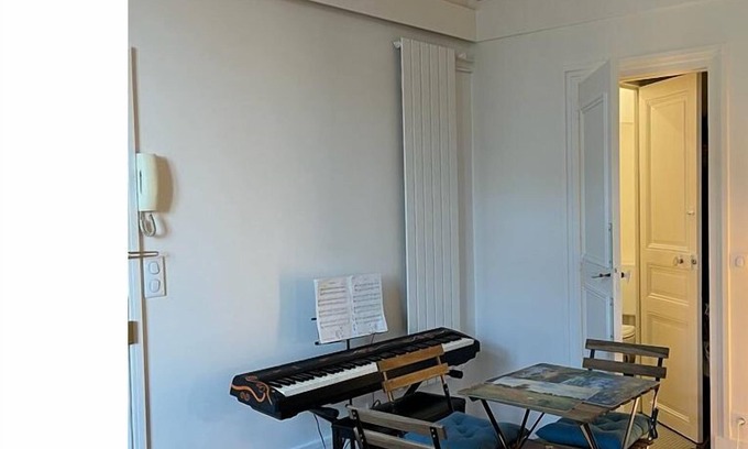 Saint-Louis Apartment | Spacious apartment in Versailles center.n
