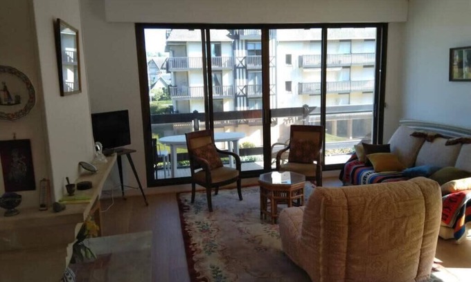 Deauville City Centre Apartment | Spacious apartment in front of the sea