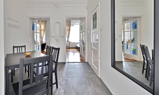 Vizivaros Apartment | Spacious apartment in Buda. Close to public transport and shops