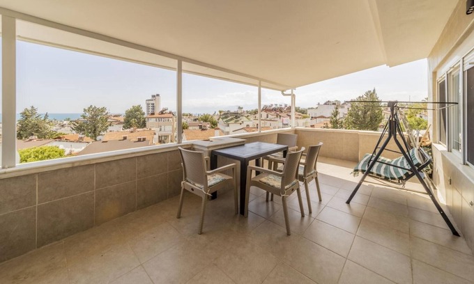 Lara Apartment | Spacious Apartment near Lara Beach in Muratpasa