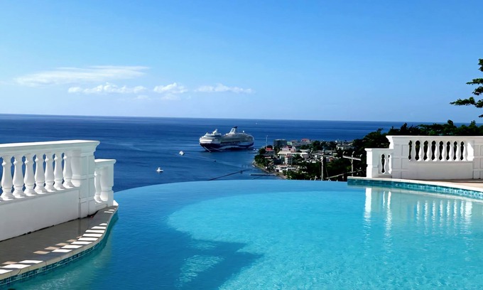 Castle Comfort Apartment | Spacious apartment near attractions with a wonderful view!