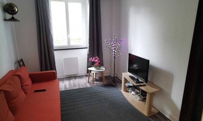 Etampes Apartment | Spacious apartment near RER C station