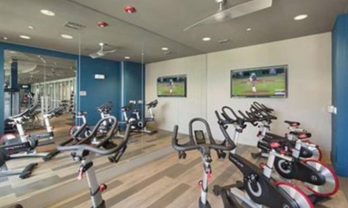 The Galleria Apartment | Spacious apartment near Galleria