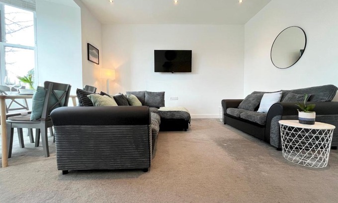 Chysauster Apartment | Spacious Apartment~Parking~Close to Seafront