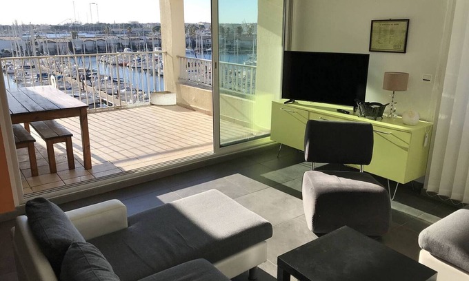 Cap d'Agde Apartment | Spacious apartment with terrace, solarium, parking and pool