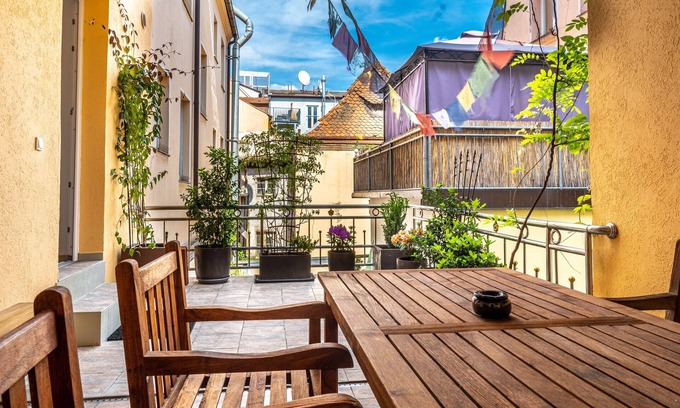 Altstadt - Sankt Lorenz Apartment | Spacious apartment with 30 sqm barbecue terrace on 150 sqm