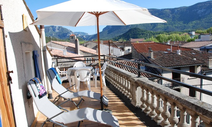 Quillan Apartment | Spacious Apartment with Roof Terrace. Enjoy Cycling, Hiking, Water sports, Wine.