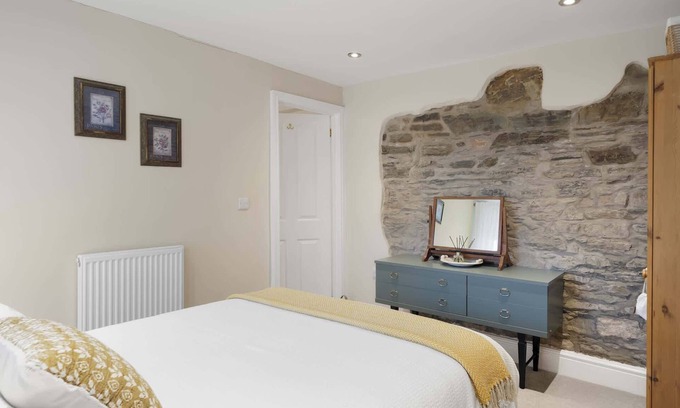 Barnstaple Apartment | Spacious Apartment with Courtyard, Barnstaple