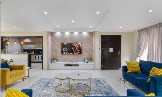 Lagos Apartment | Spacious apartment with pool and scenic city viewsnn