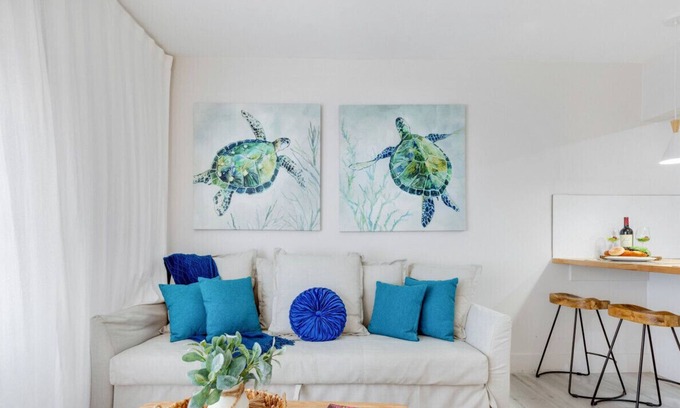 North Beach Apartment | Spacious Apt 2 Blocks to Beach & Collins Park