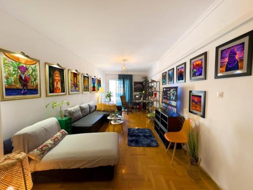 Kalamaria Apartment | Spacious Artistic Flat With Private Parking