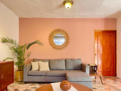 Santa Cruz Xoxocotlan Villa | Spacious artsy home with fast WiFi