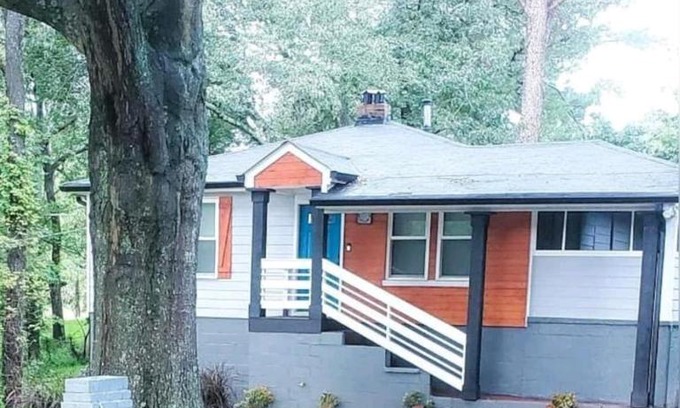 Church Street House | Spacious Atlanta 2Bedroom/2Full Baths Renovated