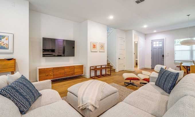 Dawson House | Spacious Austin Home: Near S Congress & Downtown!