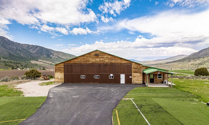Lava Hot Springs House | Spacious aviation themed home w/spectacular views.
