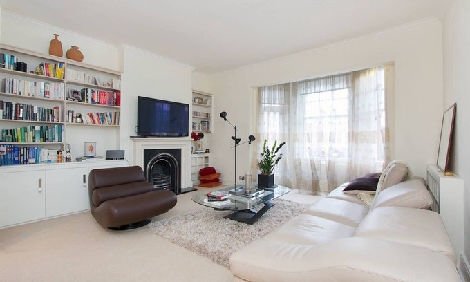 Chelsea Riverside Apartment | Spacious, baby-ready 2br 1st floor in Chelsea