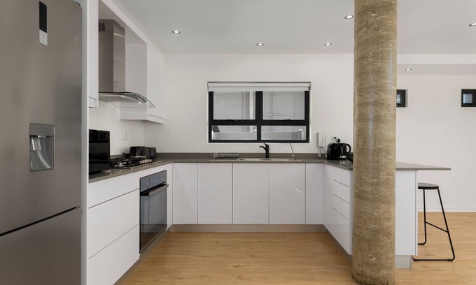 Flora Park Apartment | Spacious Bantry Bay Retreat - Ocean Views