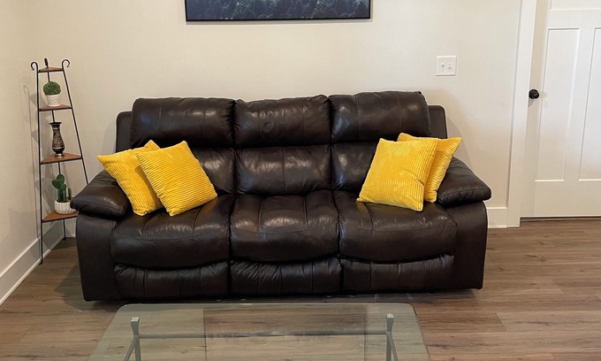 Central House | Spacious Basement Suite with full Kitchen 4 Miles to CU