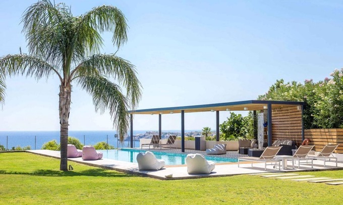Kolymbia Villa | Spacious beach front Vila with 100 sqm infinity pool, a basket ball court