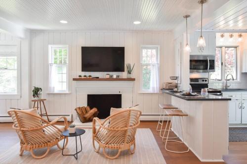 East Falmouth House | Spacious Beach House 6 Min Walk to Beach