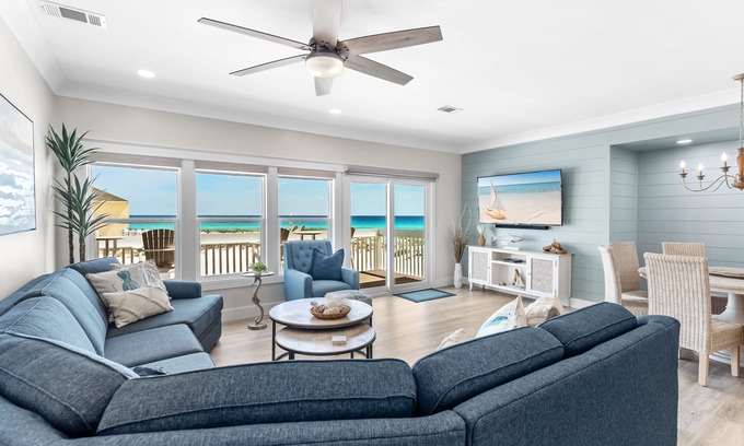 Holiday Isle Condo | Spacious Beachfront 3 Bedroom!