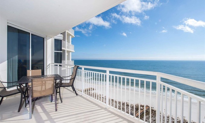 Ono Island Condo | Spacious BEACHFRONT end unit @Palacio in Perdido Key!