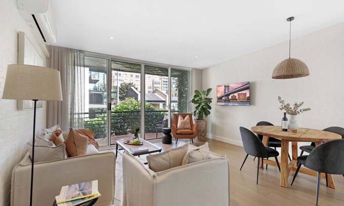 Newcastle East Apartment | Spacious beachside terrace, rustic charm, stairs - 2 minutes walk to the beach