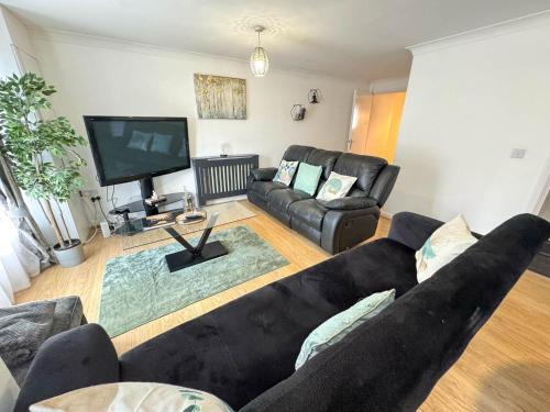 Preston Apartment | Spacious Beautiful London 2 Bedroom Apartment - 2 Bathrooms
