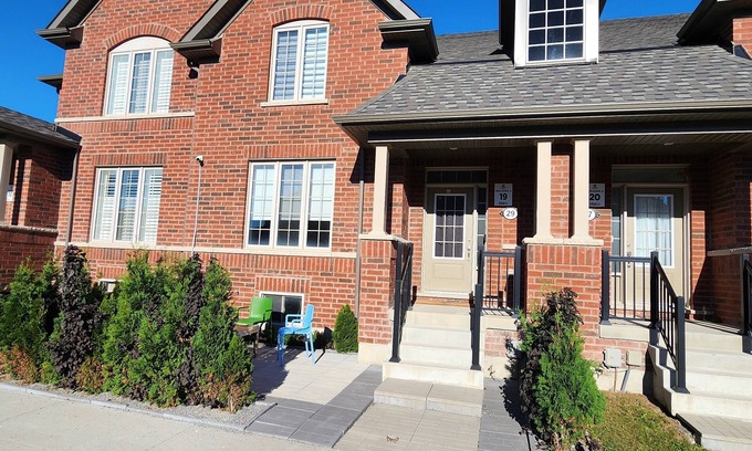 Whitby House | Spacious brand new home with parking 5 minutes to downtown Whitby