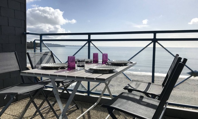 La Foret-Fouesnant Apartment | Spacious, bright apartment facing the sea