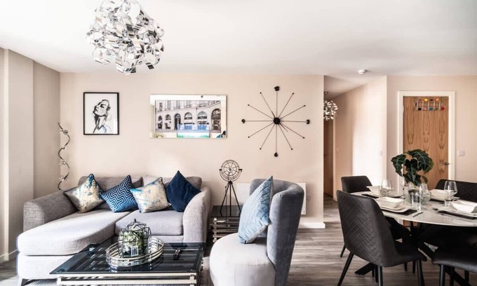Old Trafford Apartment | Spacious & Bright 2 Bed Apartment in Manchester