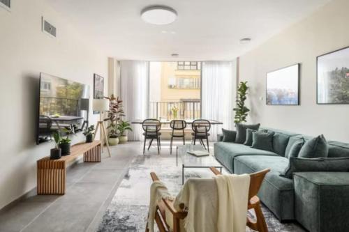 Old North Apartment | Spacious & Bright 3BR Apt Near the Beach & Port with Shelter by Sea N' Rent