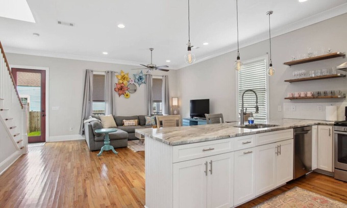 Bywater House | Spacious Bywater Home - Perfect for Groups!