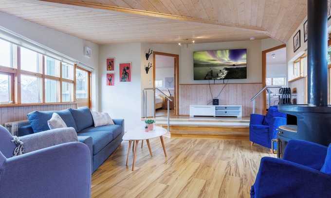 Blaskogabyggd Cottage | Spacious Cabin on the Golden Circle,only 10 min drive to Geysir & Gullfoss