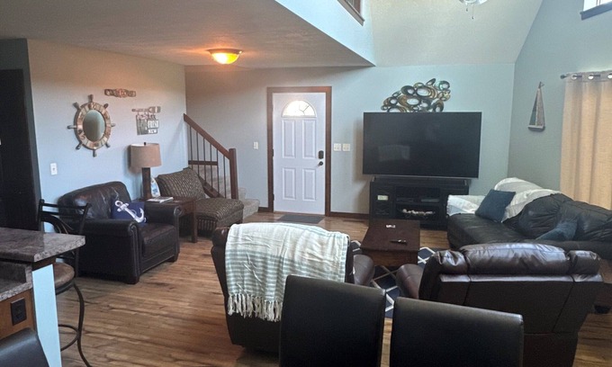Arnolds Park Cabin | Spacious - Cabin At Bridges Bay!
