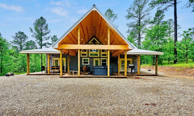 Broken Bow Cabin | Spacious Cabin w/Game Room, Hot Tub, Pet-Friendly