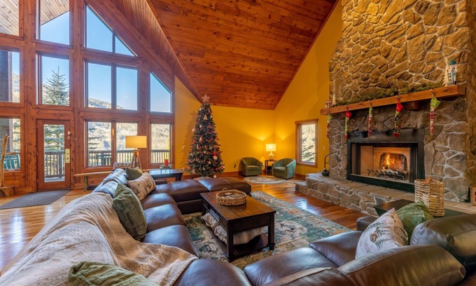 Slaty Fork Cabin | Spacious Cabin w/Hot Tub~2 King beds, fire pit