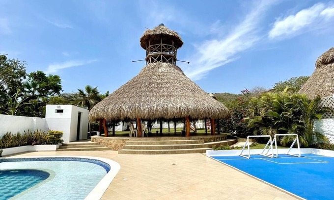Tubara Cabin | Spacious cabin with pool and kiosk in Palmarito
