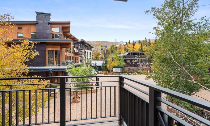 Snowmass Village Condo | Spacious Capitol Peak Condo at Snowmass Gondola! Hot Tubs, Workout Rm, Free Parking & Balconies